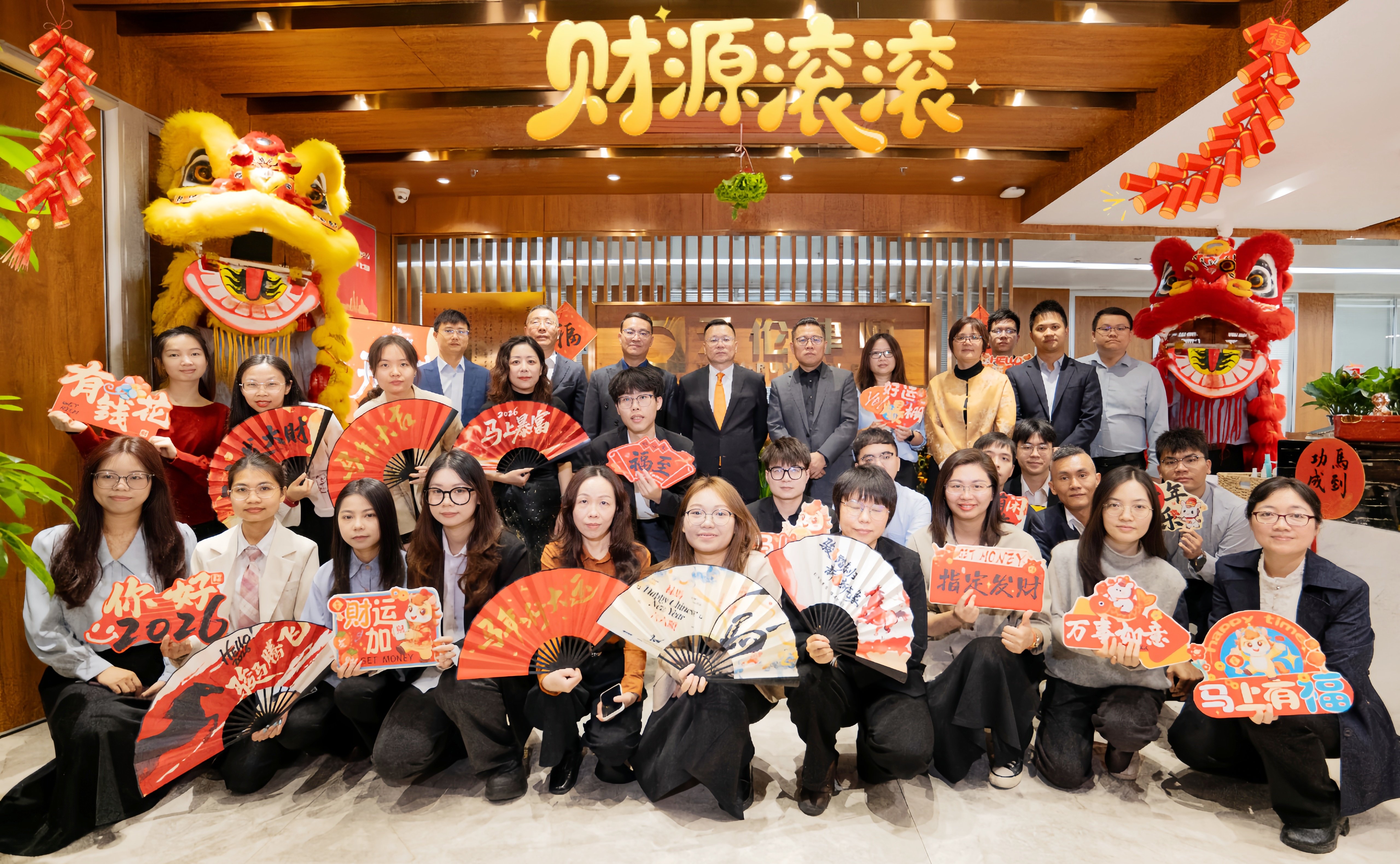 1、大合照_副本.jpg 1、大合照_副本.jpg